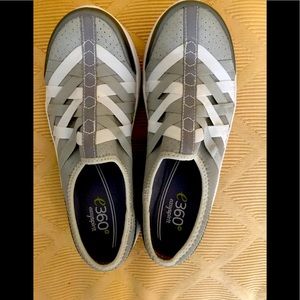 Easy spirit slip on sneakers size 6.5